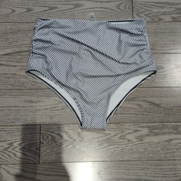 Swimming suit bottom🌼☘️🍀⭐ - Picture 1 of 9